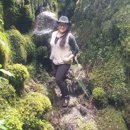 Grace Belén Ribadeneira López from Hacienda Hipolongo Cruz de Mayo - Quero