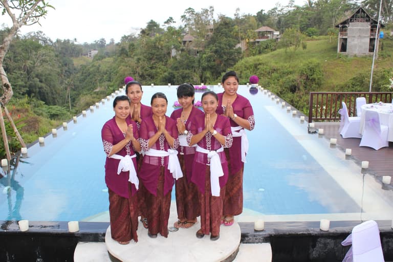Amori Villas's team