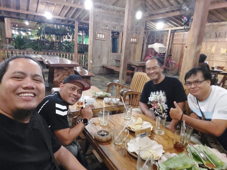Borobudur Tours's team