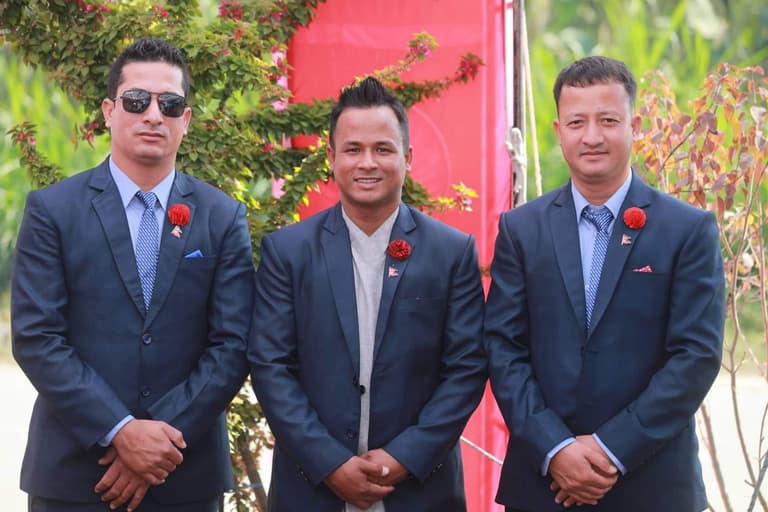 Hotel Sauraha Safari Resort's team